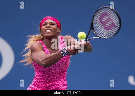 Flushing Meadows, New York, USA. 30. August 2014. Serena Williams (USA) in der 3. Runde Maßnahmen auf die US Open Tennis Championships. © Paul Stockfoto