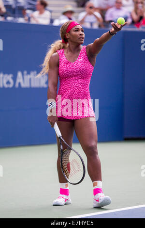 Flushing Meadows, New York, USA. 30. August 2014. Serena Williams (USA) in der 3. Runde Maßnahmen auf die US Open Tennis Championships. © Paul Stockfoto