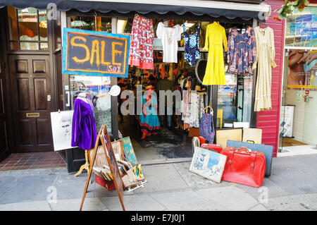 Vintage Kleidung Shop in West London, England Vereinigtes Königreich Großbritannien Stockfoto