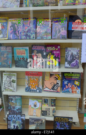 Comics und Science Fiction Bücher auf dem Display in einem Schaufenster in Aylesbury Stockfoto