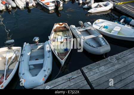 Kleine Boote angedockt an öffentlichen Hafen, Castine, Maine, USA Stockfoto