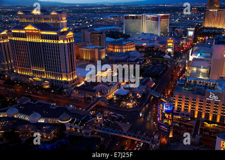 Caesars Palace und Strip, gesehen vom Eiffelturm Replik im Paris Hotel and Casino, Las Vegas, Nevada, USA Stockfoto