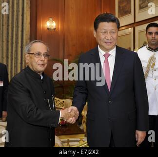 Neu-Delhi, Indien. 18. Sep, 2014. Chinese President Xi Jinping (R) trifft sich mit seinem indischen Amtskollegen Pranab Mukherjee in Neu-Delhi, Indien, 18. September 2014. Bildnachweis: Zhang Duo/Xinhua/Alamy Live-Nachrichten Stockfoto