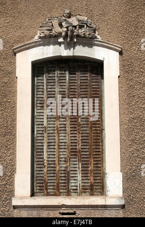 Alte Fensterläden shabby Holzfenster, Cahors Stockfoto