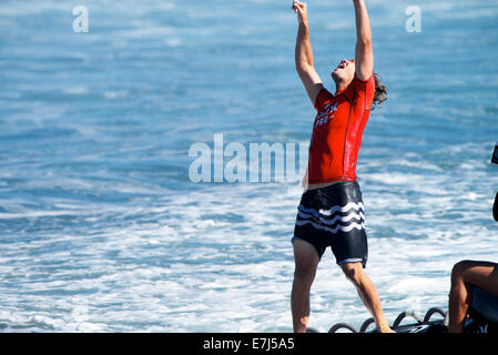 San Clemente, Kalifornien, USA. 18. Sep, 2014. Jordy Smith aus Südafrika (vor kurzem zog nach San Clemente, Kalifornien), feiert Sieg beim 2014 Hurley Pro ASP WCT Surf-Wettbewerb, befindet sich am unteren Böcke, San Clemente, CA am 18. September 2014. Bildnachweis: Benjamin Ginsberg/Alamy Live-Nachrichten Stockfoto