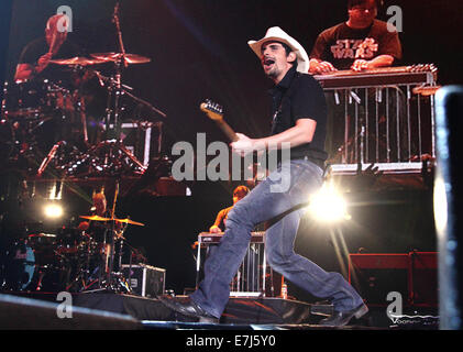 Brad Paisley tritt bei C2C in der 02 Arena Featuring: Brad Paisley wo: London, Vereinigtes Königreich bei: 16. März 2014 Stockfoto