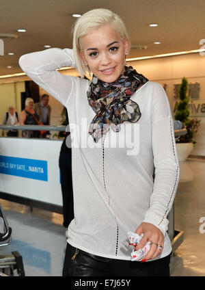 Tokio, Japan. 19. Sep, 2014. Sängerin Rita Ora kommt am Narita International Airport in Chiba-Präfektur, Japan, am 19. September 2014. Bildnachweis: AFLO/Alamy Live-Nachrichten Stockfoto