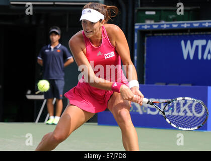 Tokio, Japan. 19. Sep, 2014. Garbine Muguruza Spanien trifft eine Rückkehr gegen Casey Dellacqua Australiens in der dritten Vorrundenspiel bei den Toray Pan Pacific Open Turnier in Tokio, Japan, 19. September 2014. Bildnachweis: Stringer/Xinhua/Alamy Live-Nachrichten Stockfoto