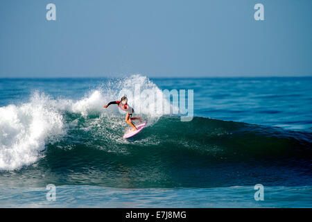 San Clemente, Kalifornien, USA. 18. Sep, 2014. Starke Kurven sah Hawaiian Coco Ho durchlaufen bis ins Halbfinale am letzten Tag des Surfens während der ASP WCT Swatch Frauen Pro Surf Contest, befindet sich am unteren Böcke, San Clemente, CA am 18. September 2014. Bildnachweis: Benjamin Ginsberg/Alamy Live-Nachrichten Stockfoto