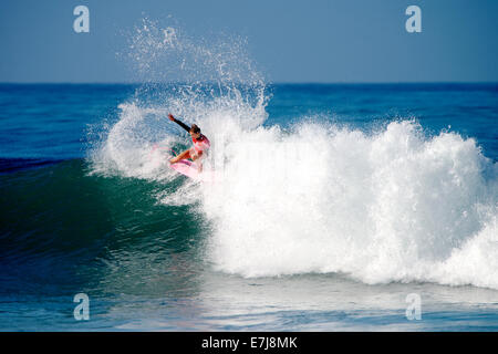 San Clemente, Kalifornien, USA. 18. Sep, 2014. Hawaiian Coco Ho avancierte bis zum Halbfinale am letzten Tag des Surfens während der ASP WCT Swatch Frauen Pro Surf Contest, befindet sich am unteren Böcke, San Clemente, CA am 18. September 2014. Bildnachweis: Benjamin Ginsberg/Alamy Live-Nachrichten Stockfoto