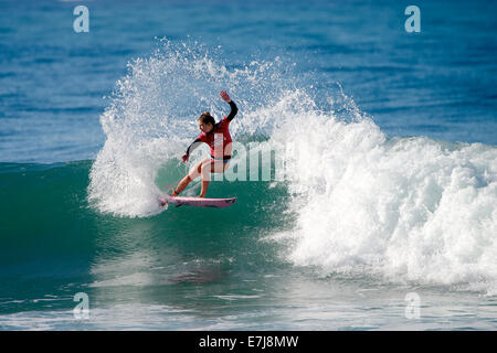 San Clemente, Kalifornien, USA. 18. Sep, 2014. Starke Kurven sah Hawaiian Coco Ho durchlaufen bis ins Halbfinale am letzten Tag des Surfens während der ASP WCT Swatch Frauen Pro Surf Contest, befindet sich am unteren Böcke, San Clemente, CA am 18. September 2014. Bildnachweis: Benjamin Ginsberg/Alamy Live-Nachrichten Stockfoto