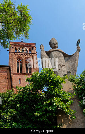 Europa, Deutschland, Rheinland-Pfalz, Pirmasens, Schloßstraße, Pirminiuskirche, Statue, Architektur, Gebäude, Bau, Stockfoto