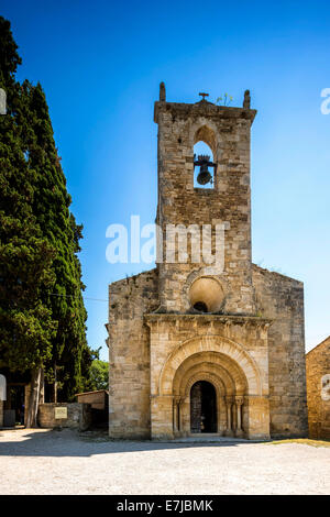 Romanische Kirche von Santa Maria de Porqueres, Porqueres, Katalonien, Spanien Stockfoto