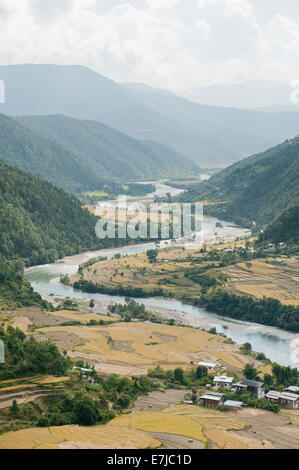 Flusslandschaft, Fluss Mäander durch ein Tal, in der Nähe von Punakha, Himalaya, Bhutan Stockfoto