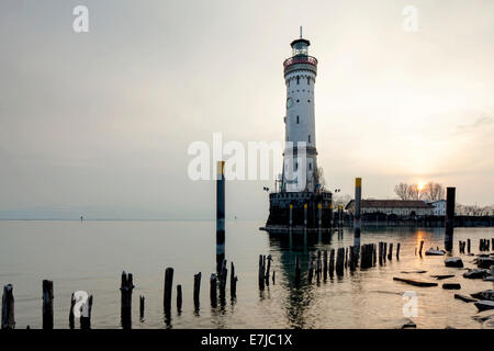 Leuchtturm im Abendlicht, Lindau am Bodensee, Bayern, Deutschland Stockfoto