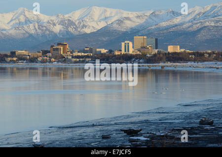 USA, USA, Amerika, Far North, Alaska, Anchorage, Stadt, Skyline, winter, Chugach, Berge, gefroren, Bucht Stockfoto