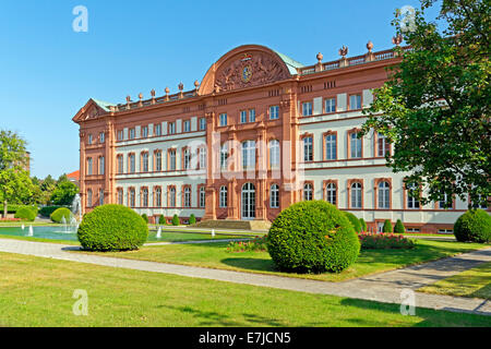 Europa, Deutschland, Rheinland-Pfalz, Burg, Zweibrücken, Zweibrücken, Gutenbergstr. Schloss des Herzogs, Wasserbecken, Quelle Stockfoto