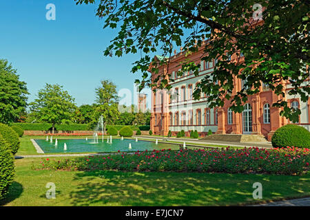 Europa, Deutschland, Rheinland-Pfalz, Burg, Zweibrücken, Zweibrücken, Gutenbergstr. Schloss des Herzogs, Wasserbecken, Quelle Stockfoto