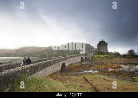 Eilean Donan Castle und Loch Duich in Nebel, Schottland Stockfoto