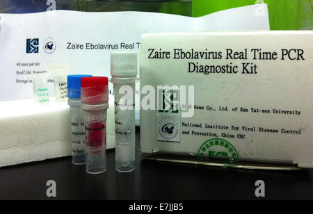 Peking, China. 19. Sep, 2014. Foto aufgenommen am 19. September 2014 zeigt Zaire Ebolavirus Real-Time PCR Diagnosekit in chinesischen Center für Disease Control and Prevention (CDC) in Peking. Chinesisch-Center for Disease Control and Prevention gab am Freitag bekannt, dass eine Diagnose-Kit für Ebolavirus erfolgreich entwickelt wurde und es bald in Sierra Leone angewendet werden würde. Bildnachweis: CDC/Xinhua/Alamy Live-Nachrichten Stockfoto