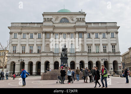 Nicolaus Copernicus-Denkmal vor dem Staszic Palast auf Krakowskie Przedmiescie Straße in Warschau, Polen Stockfoto