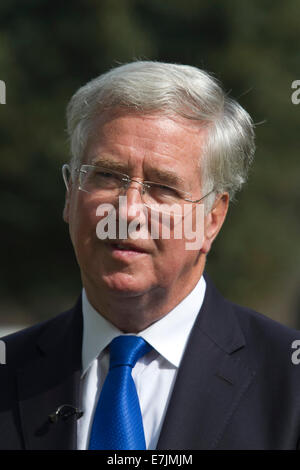 Westminster, London, UK. 19. September 2014.  Verteidigungsminister Michael Fallon gibt seine Reaktion auf die Medien nach dem Nein zur schottischen Unabhängigkeit. Bildnachweis: Amer Ghazzal/Alamy Live-Nachrichten Stockfoto