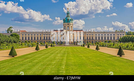 Schloss Charlottenburg (Schloss Charlottenburg) mit Garten in Berlin Stockfoto