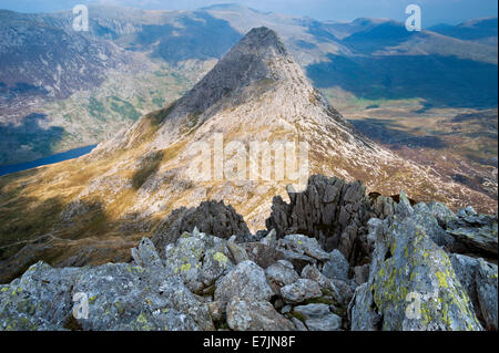 Tryfan & Ogwen Valley aus borstigen Ridge, Snowdonia National Park, North Wales, UK Stockfoto