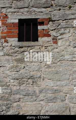 Detail aus dem Gefängnisturm in der Stadtmauer in Visby (Kajsartornet). Stockfoto