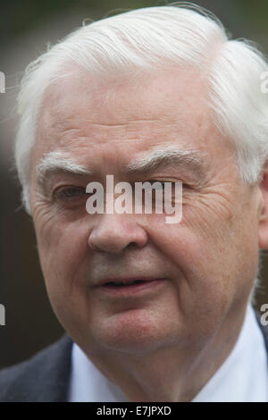 Westminster, London, UK. 19. September 2014.  Norman Lamont Herrn Lamont von Lerwick ehemaligen Kanzler des Finanzministeriums gibt seine Reaktion auf die Medien nach dem Nein zur schottischen Unabhängigkeit. Bildnachweis: Amer Ghazzal/Alamy Live-Nachrichten Stockfoto