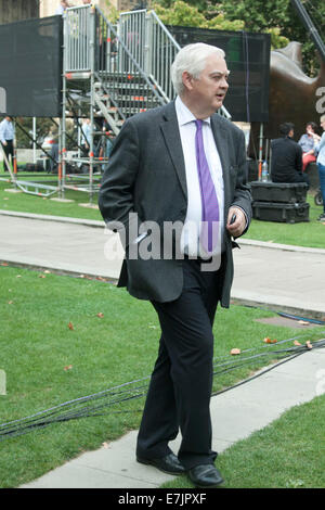 Westminster, London, UK. 19. September 2014.  Norman Lamont Herrn Lamont von Lerwick ehemaligen Kanzler des Finanzministeriums gibt seine Reaktion auf die Medien nach dem Nein zur schottischen Unabhängigkeit. Bildnachweis: Amer Ghazzal/Alamy Live-Nachrichten Stockfoto