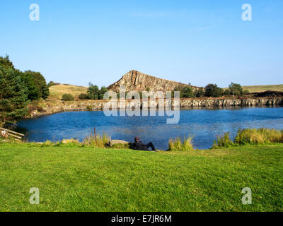 Der Hadrianswall National Trail: Cawfields Steinbruch im Northumberland National Park Stockfoto