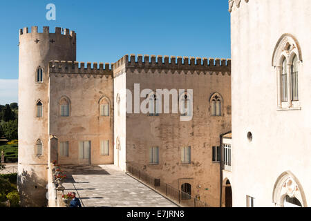 Burg im Osten Siziliens Stockfoto