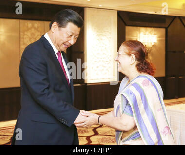 Neu-Delhi, Indien. 19. Sep, 2014. Chinesische Präsident Xi Jinping (L) trifft sich mit Sumitra Mahajan, Sprecher der Lok Sabha, dem Unterhaus des indischen Parlaments, in Neu-Delhi, Indien, 19. September 2014. Bildnachweis: Yao Dawei/Xinhua/Alamy Live-Nachrichten Stockfoto