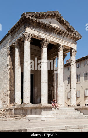 Tempel der Roma und Augustus, Pula, Istrien, Kroatien Stockfoto