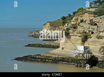 Garnelenfischerei Hütten (Carrelets) an der Mündung der Gironde, Charente Maritime, Poitou-Charentes, Frankreich Stockfoto