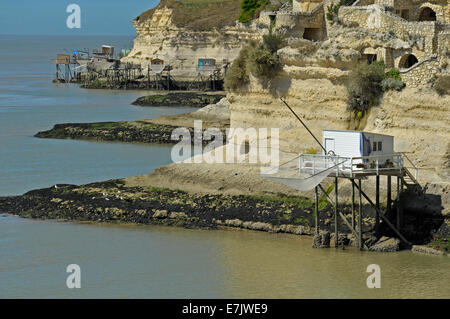 Garnelenfischerei Hütten (Carrelets) an der Mündung der Gironde, Charente Maritime, Poitou-Charentes, Frankreich Stockfoto