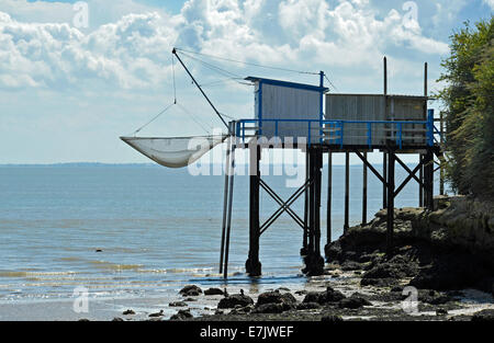 Garnelenfischerei Hütten (Carrelets) an der Mündung der Gironde, Charente Maritime, Poitou-Charentes, Frankreich Stockfoto