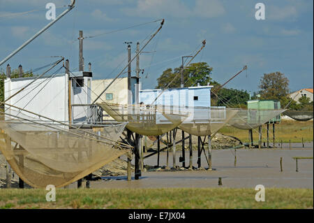 Garnelenfischerei Hütten (Carrelets) an der Mündung der Gironde, Charente Maritime, Poitou-Charentes, Frankreich Stockfoto