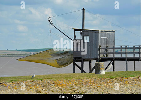 Garnelenfischerei Hütten (Carrelets) an der Mündung der Gironde, Charente Maritime, Poitou-Charentes, Frankreich Stockfoto