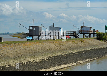 Garnelenfischerei Hütten (Carrelets) an der Mündung der Gironde, Charente Maritime, Poitou-Charentes, Frankreich Stockfoto