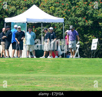 Dana Point, Kalifornien, USA. 7. Sep, 2014. -Teemu Selänne bei der 5. Abschlag in Vorbereitung und abschlagen auf der Monarch Beach Golf Links in Dana Point, Kalifornien am Sonntagmorgen, 7. September 2014. ---Anaheim Ente Mannschaftskapitän Ryan Getzlaf veranstaltete die 4. jährliche Getzlaf Golf Shootout auf der Monarch Beach Golf Links am Sonntag. Der Vorteil wird ein Heilmittel für Duchenne-Muskeldystrophie, ein Muskelschwund-Krankheit bewirken 1 bei jeder 3.500 jungen finanzieren. © David Bro/ZUMA Draht/Alamy Live-Nachrichten Stockfoto