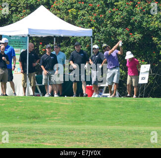 Dana Point, Kalifornien, USA. 7. Sep, 2014. -Teemu Selänne bei der 5. Abschlag in Vorbereitung und abschlagen auf der Monarch Beach Golf Links in Dana Point, Kalifornien am Sonntagmorgen, 7. September 2014. ---Anaheim Ente Mannschaftskapitän Ryan Getzlaf veranstaltete die 4. jährliche Getzlaf Golf Shootout auf der Monarch Beach Golf Links am Sonntag. Der Vorteil wird ein Heilmittel für Duchenne-Muskeldystrophie, ein Muskelschwund-Krankheit bewirken 1 bei jeder 3.500 jungen finanzieren. © David Bro/ZUMA Draht/Alamy Live-Nachrichten Stockfoto