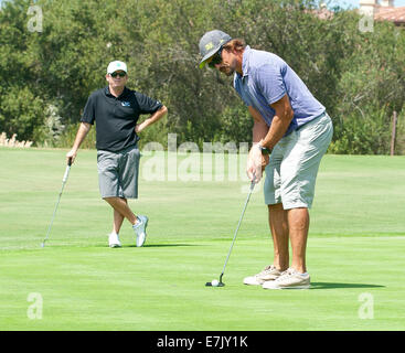 Dana Point, Kalifornien, USA. 7. Sep, 2014. -Teemu Selänne einrichtet und putts auf dem 5. grün bei der Monarch Beach Golf Links in Dana Point, Kalifornien am Sonntagmorgen, 7. September 2014. ---Anaheim Ente Mannschaftskapitän Ryan Getzlaf veranstaltete die 4. jährliche Getzlaf Golf Shootout auf der Monarch Beach Golf Links am Sonntag. Der Vorteil wird ein Heilmittel für Duchenne-Muskeldystrophie, ein Muskelschwund-Krankheit bewirken 1 bei jeder 3.500 jungen finanzieren. © David Bro/ZUMA Draht/Alamy Live-Nachrichten Stockfoto