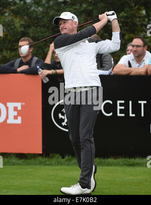 Newport, Wales. 19. Sep, 2014. ISPS Handa Wales Open Golf. Tag2. Jamie Donaldson mit seiner Approcch an den grünen Kredit: Action Plus Sport/Alamy Live News Stockfoto