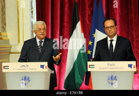 Paris, Paris, Frankreich. 19. Sep, 2014. Französischer Präsident Francois Hollande (R) und palästinensischen Präsidenten Mahmoud Abbas besuchen eine gemeinsame Pressekonferenz nach ihrem Treffen am Elysee Präsidentenpalast am 19. September 2014 in Paris, im Rahmen des zweitägigen Besuch Abbas in Frankreich. Abbas ist in Paris, bevor Sie sich nach New York, wo er der UN-Generalversammlung, öffnet am 24. September, sein Sprecher Nabil Abu Rudeina Credit sagte teilnehmen werden: Thaer Ganaim/APA Bilder/ZUMA Draht/Alamy Live News Stockfoto