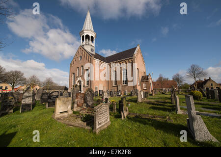 Authentische Kirche im Zentrum von Midsland auf der Insel Terschelling in den Niederlanden Stockfoto