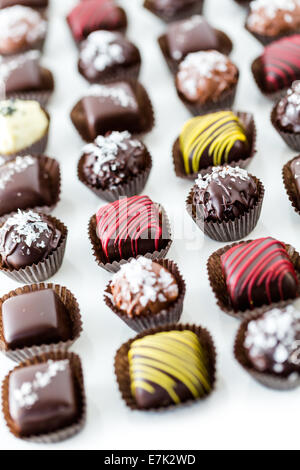 Leckere Gourmet-Schokolade Trüffel handgemacht von professionellen chocolatier. Stockfoto