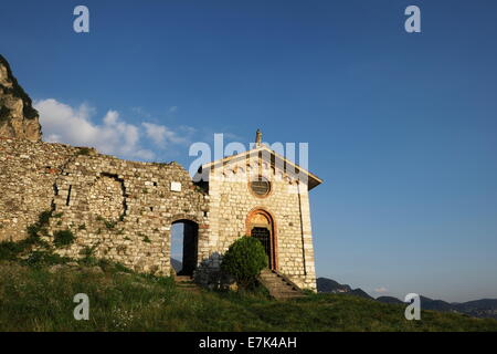 Die namenlosen Turm und die Kirche, Italien Stockfoto