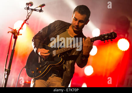 Adriano Viterbini der Bud Spencer Blues Explosion führt live auf der Bühne des "Star 2014 Free Festival", bei Moncalieri, Turin. © Andrea Kätzchen/Pacific Press/Alamy Live-Nachrichten Stockfoto